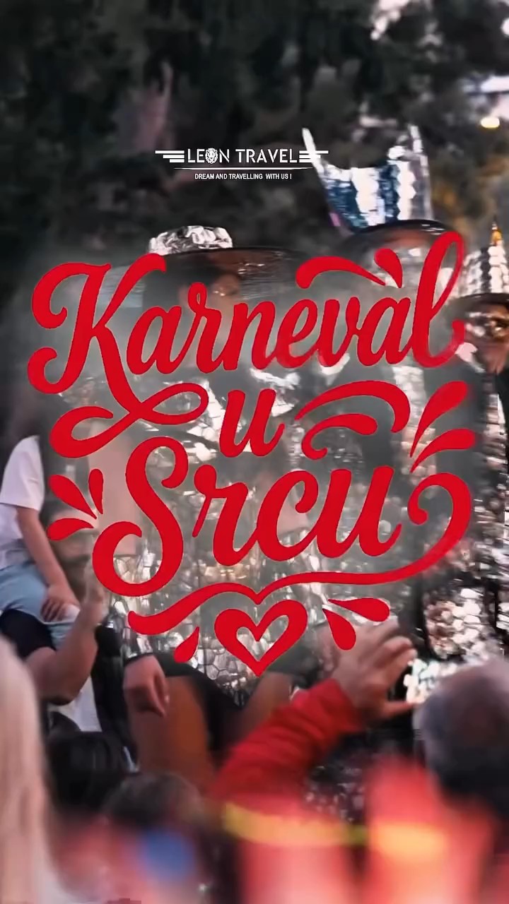 Budva may ayında nağıl kimi dəyişir 🎭✨ — küçələr maskalar, rəngli kostyumlar və musiqi ilə dolur.